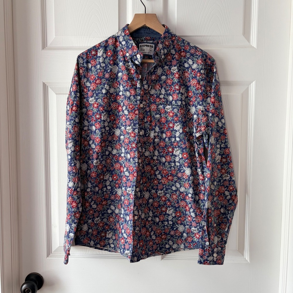 Express Slim Soft Wash Mens Medium Blue Red Floral Long Sleeve Button Down Shirt